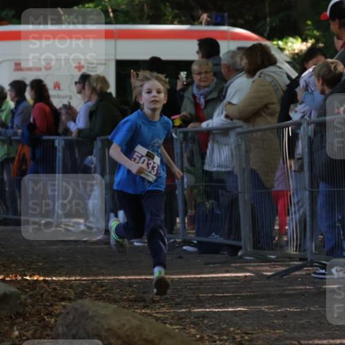 28.09.2025 - 33. Volkslauf durch das schöne Alstertal Strokosch-Dieckow http://msf.ph/oto/8959431 28.09.2025 10:45:45 Ziel 5015, 5033 meine-sportfotos.de