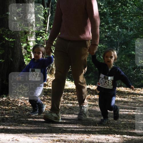 28.09.2025 - 33. Volkslauf durch das schöne Alstertal Strokosch-Dieckow http://msf.ph/oto/8967789 28.09.2025 10:42:41 Laufen 6037, 6038 meine-sportfotos.de