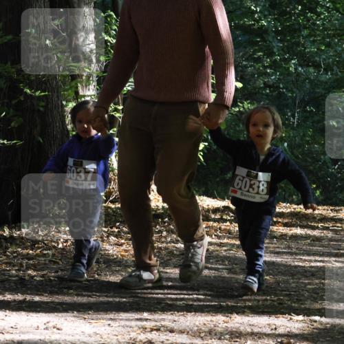 28.09.2025 - 33. Volkslauf durch das schöne Alstertal Strokosch-Dieckow http://msf.ph/oto/8967792 28.09.2025 10:42:41 Laufen 6037, 6038 meine-sportfotos.de