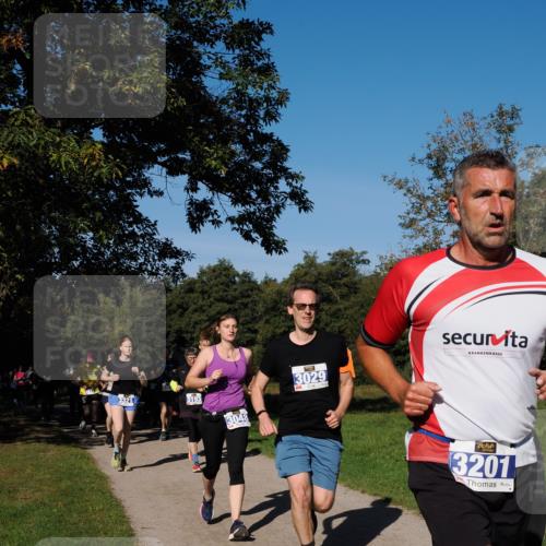 28.09.2025 - 33. Volkslauf durch das schöne Alstertal Fabian Wolf http://msf.ph/oto/8974932 28.09.2025 10:35:32 Laufen 3321, 3048, 3029, 3201 meine-sportfotos.de