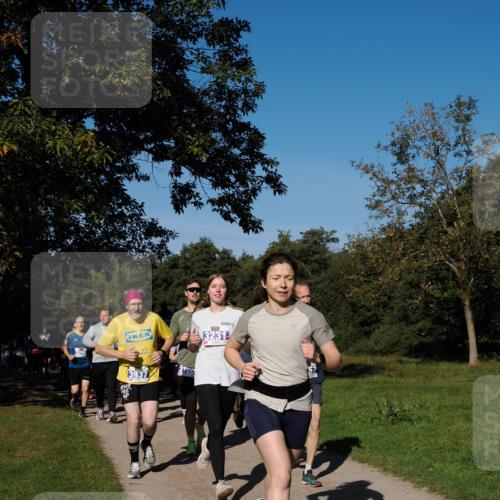 28.09.2025 - 33. Volkslauf durch das schöne Alstertal Fabian Wolf http://msf.ph/oto/8974968 28.09.2025 10:35:36 Laufen 3298, 3937, 3100, 3231 meine-sportfotos.de