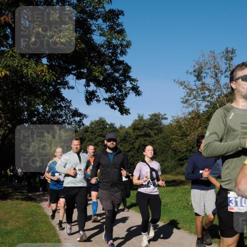 28.09.2025 - 33. Volkslauf durch das schöne Alstertal Fabian Wolf http://msf.ph/oto/8974988 28.09.2025 10:35:38 Laufen 298, 008, 310, 1 meine-sportfotos.de