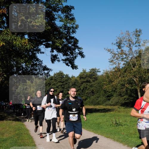 28.09.2025 - 33. Volkslauf durch das schöne Alstertal Fabian Wolf http://msf.ph/oto/8975060 28.09.2025 10:35:46 Laufen 3181, 3901, 3293, 202 meine-sportfotos.de
