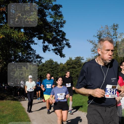 28.09.2025 - 33. Volkslauf durch das schöne Alstertal Fabian Wolf http://msf.ph/oto/8975142 28.09.2025 10:36:00 Laufen 3277, 3144, 3191, 3395, 321 meine-sportfotos.de