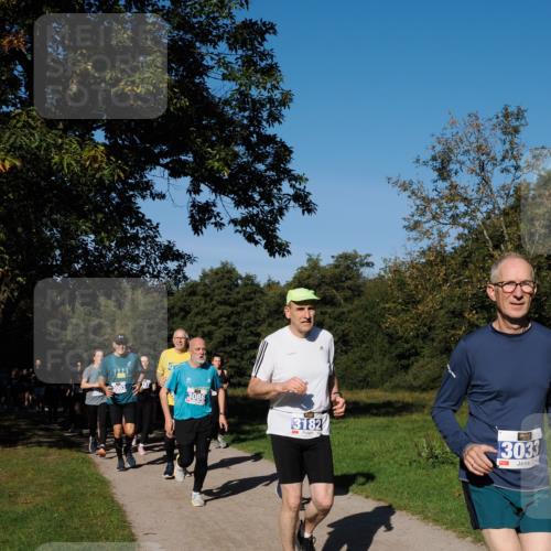 28.09.2025 - 33. Volkslauf durch das schöne Alstertal Fabian Wolf http://msf.ph/oto/8975236 28.09.2025 10:36:11 Laufen 3086, 3182, 3033 meine-sportfotos.de