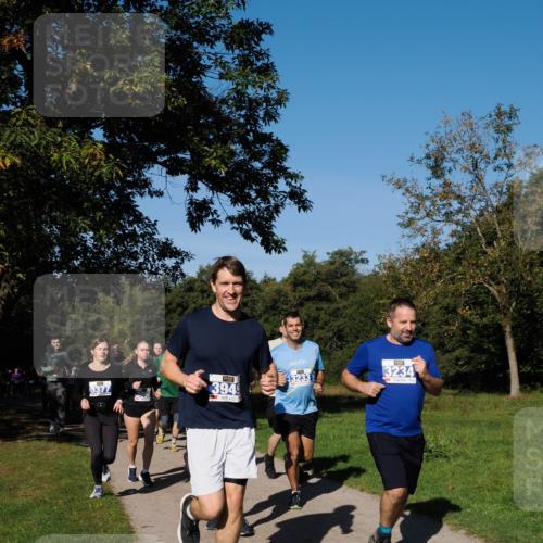 28.09.2025 - 33. Volkslauf durch das schöne Alstertal Fabian Wolf http://msf.ph/oto/8975317 28.09.2025 10:36:21 Laufen 3377, 3949, 13233, 3234 meine-sportfotos.de