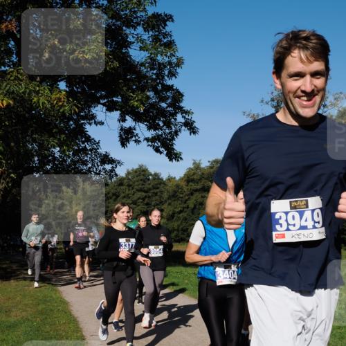 28.09.2025 - 33. Volkslauf durch das schöne Alstertal Fabian Wolf http://msf.ph/oto/8975328 28.09.2025 10:36:22 Laufen 3377, 3054, 3404, 3949 meine-sportfotos.de