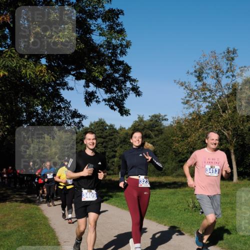 28.09.2025 - 33. Volkslauf durch das schöne Alstertal Fabian Wolf http://msf.ph/oto/8975456 28.09.2025 10:36:41 Laufen 3911, 3409, 323, 3413 meine-sportfotos.de