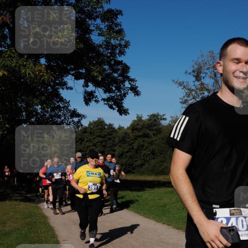 28.09.2025 - 33. Volkslauf durch das schöne Alstertal Fabian Wolf http://msf.ph/oto/8975469 28.09.2025 10:36:43 Laufen 3281, 3911, 3409 meine-sportfotos.de