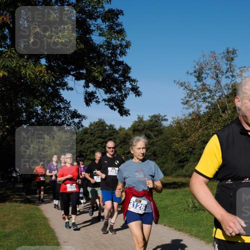 28.09.2025 - 33. Volkslauf durch das schöne Alstertal Fabian Wolf http://msf.ph/oto/8975536 28.09.2025 10:36:49 Laufen 3289, 3284, 3126 meine-sportfotos.de