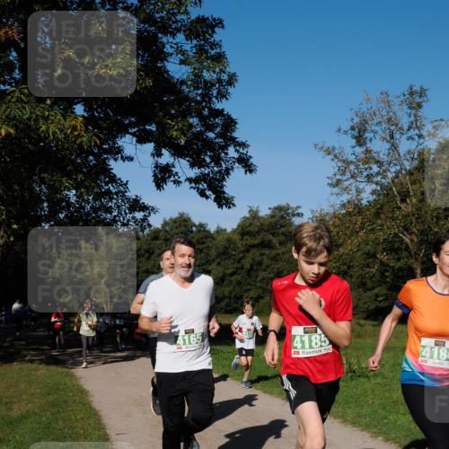 28.09.2025 - 33. Volkslauf durch das schöne Alstertal Fabian Wolf http://msf.ph/oto/8976147 28.09.2025 10:39:12 Laufen 4165, 4185, 4184 meine-sportfotos.de