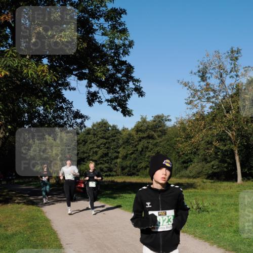28.09.2025 - 33. Volkslauf durch das schöne Alstertal Fabian Wolf http://msf.ph/oto/8976329 28.09.2025 10:39:40 Laufen 023 meine-sportfotos.de