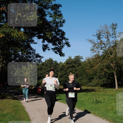 28.09.2025 - 33. Volkslauf durch das schöne Alstertal Fabian Wolf http://msf.ph/oto/8976337 28.09.2025 10:39:42 Laufen 4093, 4094 meine-sportfotos.de