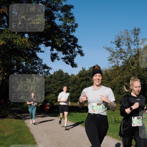 28.09.2025 - 33. Volkslauf durch das schöne Alstertal Fabian Wolf http://msf.ph/oto/8976345 28.09.2025 10:39:43 Laufen 4093, 4094 meine-sportfotos.de