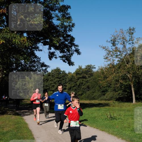 28.09.2025 - 33. Volkslauf durch das schöne Alstertal Fabian Wolf http://msf.ph/oto/8976399 28.09.2025 10:39:55 Laufen 4140, 4912, 4911 meine-sportfotos.de