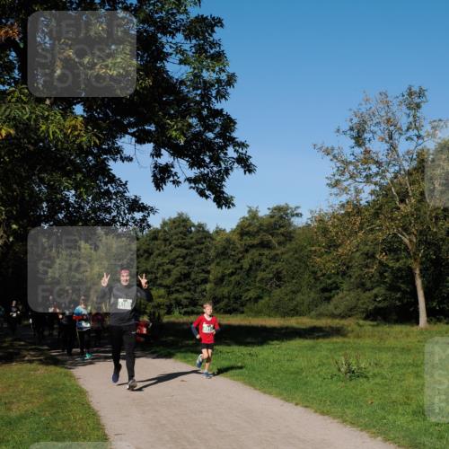 28.09.2025 - 33. Volkslauf durch das schöne Alstertal Fabian Wolf http://msf.ph/oto/8976436 28.09.2025 10:39:59 Laufen 4160 meine-sportfotos.de