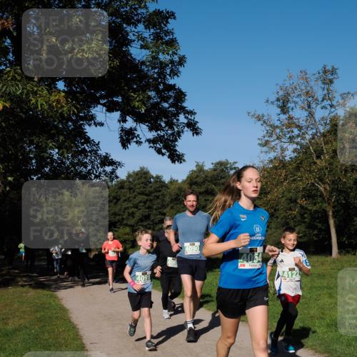 28.09.2025 - 33. Volkslauf durch das schöne Alstertal Fabian Wolf http://msf.ph/oto/8976734 28.09.2025 10:40:41 Laufen 4090, 4054, 4122 meine-sportfotos.de