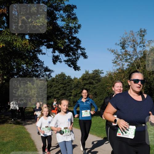 28.09.2025 - 33. Volkslauf durch das schöne Alstertal Fabian Wolf http://msf.ph/oto/8976773 28.09.2025 10:40:47 Laufen 4921, 125, 4126, 98 meine-sportfotos.de