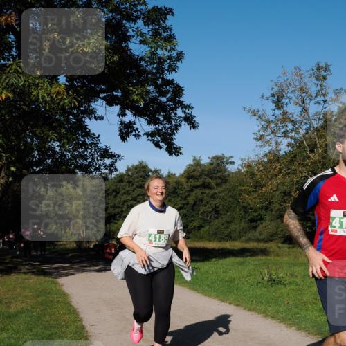 28.09.2025 - 33. Volkslauf durch das schöne Alstertal Fabian Wolf http://msf.ph/oto/8976874 28.09.2025 10:41:11 Laufen 4189, 41 meine-sportfotos.de
