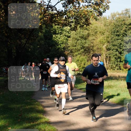 28.09.2025 - 33. Volkslauf durch das schöne Alstertal Fabian Wolf http://msf.ph/oto/8978146 28.09.2025 10:04:30 Laufen 1618, 1653, 1651 meine-sportfotos.de