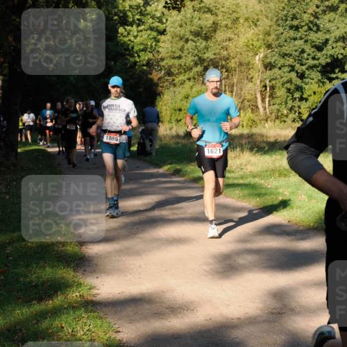 28.09.2025 - 33. Volkslauf durch das schöne Alstertal Fabian Wolf http://msf.ph/oto/8978229 28.09.2025 10:05:10 Laufen 1032, 1656, 1621 meine-sportfotos.de