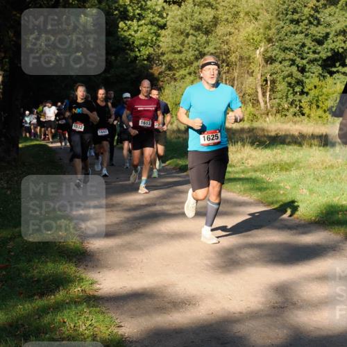 28.09.2025 - 33. Volkslauf durch das schöne Alstertal Fabian Wolf http://msf.ph/oto/8978242 28.09.2025 10:05:13 Laufen 1032, 1642, 1613, 20, 1625 meine-sportfotos.de