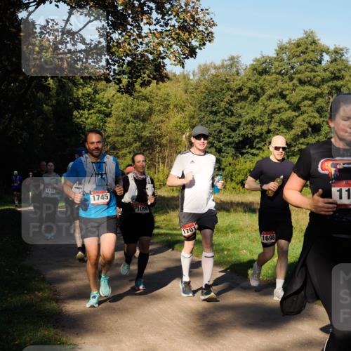 28.09.2025 - 33. Volkslauf durch das schöne Alstertal Fabian Wolf http://msf.ph/oto/8978402 28.09.2025 10:06:24 Laufen 1155, 1745, 1096, 1701, 1698, 11 meine-sportfotos.de