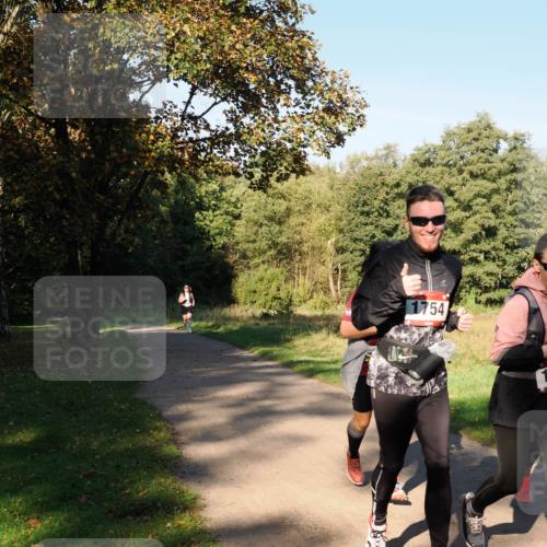 28.09.2025 - 33. Volkslauf durch das schöne Alstertal Fabian Wolf http://msf.ph/oto/8978469 28.09.2025 10:07:01 Laufen 1754, 1 meine-sportfotos.de