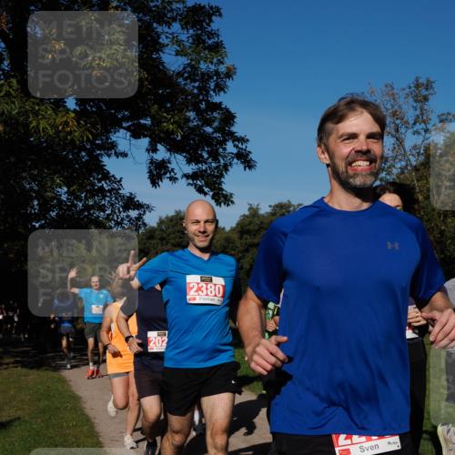 28.09.2025 - 33. Volkslauf durch das schöne Alstertal Fabian Wolf http://msf.ph/oto/8978908 28.09.2025 10:25:11 Laufen 2999, 202, 2380 meine-sportfotos.de