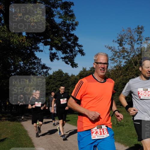 28.09.2025 - 33. Volkslauf durch das schöne Alstertal Fabian Wolf http://msf.ph/oto/8978991 28.09.2025 10:25:26 Laufen 2288, 2162, 2318, 2509 meine-sportfotos.de