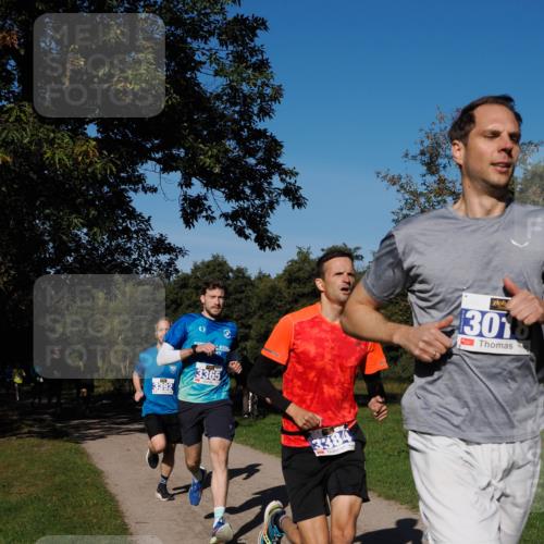 28.09.2025 - 33. Volkslauf durch das schöne Alstertal Fabian Wolf http://msf.ph/oto/8979660 28.09.2025 10:33:32 Laufen 3365, 3384, 43018 meine-sportfotos.de