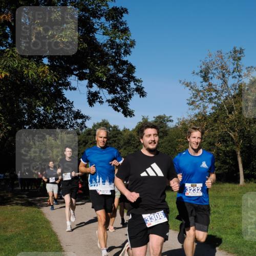 28.09.2025 - 33. Volkslauf durch das schöne Alstertal Fabian Wolf http://msf.ph/oto/8979918 28.09.2025 10:34:39 Laufen 3213, 3309, 3308, 3232 meine-sportfotos.de