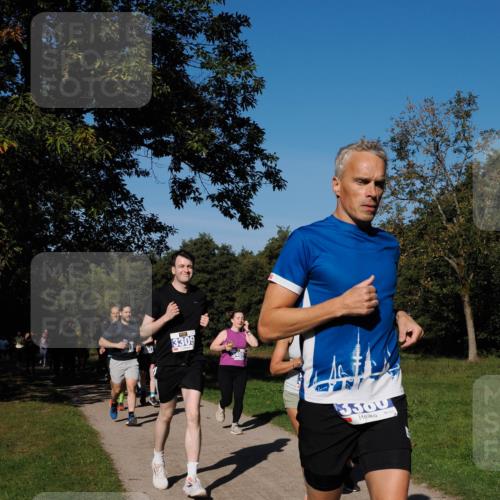28.09.2025 - 33. Volkslauf durch das schöne Alstertal Fabian Wolf http://msf.ph/oto/8979928 28.09.2025 10:34:40 Laufen 3907, 3309, 3300 meine-sportfotos.de