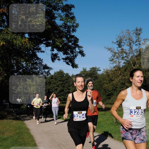 28.09.2025 - 33. Volkslauf durch das schöne Alstertal Fabian Wolf http://msf.ph/oto/8979989 28.09.2025 10:34:49 Laufen 3254, 3285, 11 meine-sportfotos.de
