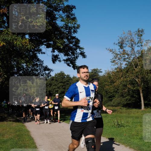 28.09.2025 - 33. Volkslauf durch das schöne Alstertal Fabian Wolf http://msf.ph/oto/8980065 28.09.2025 10:35:01 Laufen 3936, 190, 24, 3071, 3944 meine-sportfotos.de