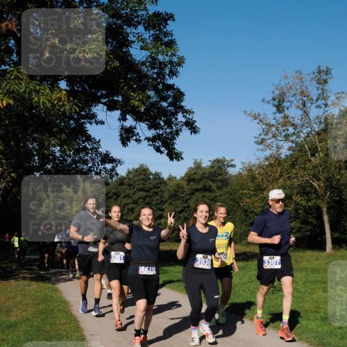 28.09.2025 - 33. Volkslauf durch das schöne Alstertal Fabian Wolf http://msf.ph/oto/8980074 28.09.2025 10:35:04 Laufen 3351, 5210, 3936, 3307 meine-sportfotos.de