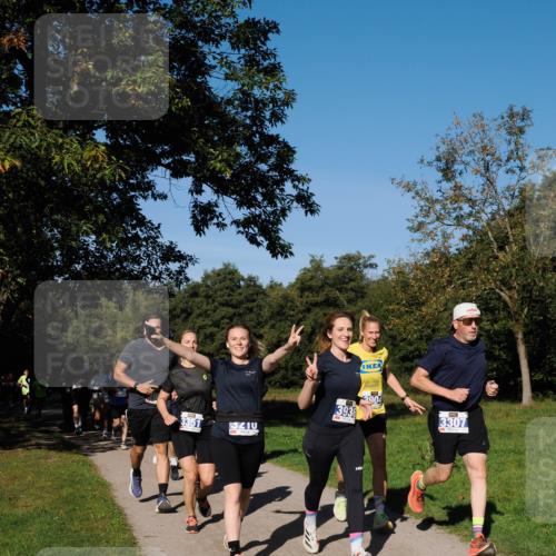 28.09.2025 - 33. Volkslauf durch das schöne Alstertal Fabian Wolf http://msf.ph/oto/8980075 28.09.2025 10:35:04 Laufen 3351, 3210, 3936, 2004, 3307 meine-sportfotos.de