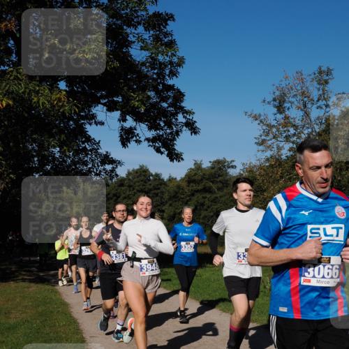 28.09.2025 - 33. Volkslauf durch das schöne Alstertal Fabian Wolf http://msf.ph/oto/8980103 28.09.2025 10:35:09 Laufen 3381, 3948, 9, 3352, 33, 3066 meine-sportfotos.de