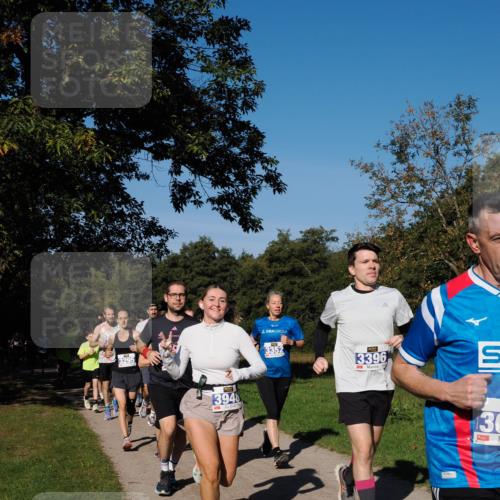 28.09.2025 - 33. Volkslauf durch das schöne Alstertal Fabian Wolf http://msf.ph/oto/8980104 28.09.2025 10:35:09 Laufen 3295, 3948, 10, 3352, 3396, 30 meine-sportfotos.de