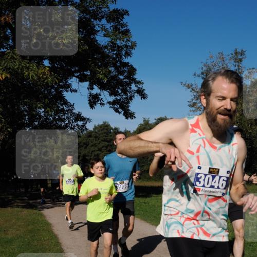 28.09.2025 - 33. Volkslauf durch das schöne Alstertal Fabian Wolf http://msf.ph/oto/8980133 28.09.2025 10:35:13 Laufen 3331, 3956, 3046 meine-sportfotos.de