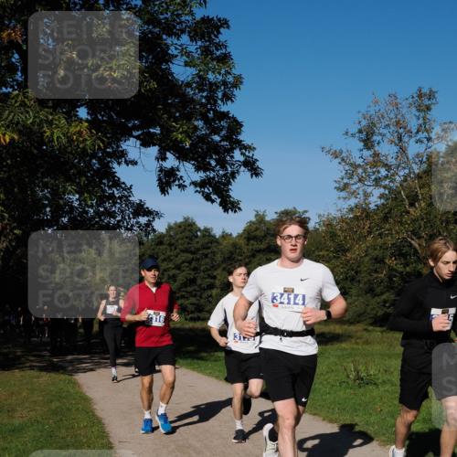 28.09.2025 - 33. Volkslauf durch das schöne Alstertal Fabian Wolf http://msf.ph/oto/8980154 28.09.2025 10:35:17 Laufen 3316, 313, 3414 meine-sportfotos.de