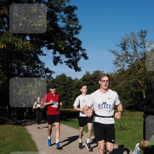 28.09.2025 - 33. Volkslauf durch das schöne Alstertal Fabian Wolf http://msf.ph/oto/8980155 28.09.2025 10:35:17 Laufen 3081, 316, 3414 meine-sportfotos.de