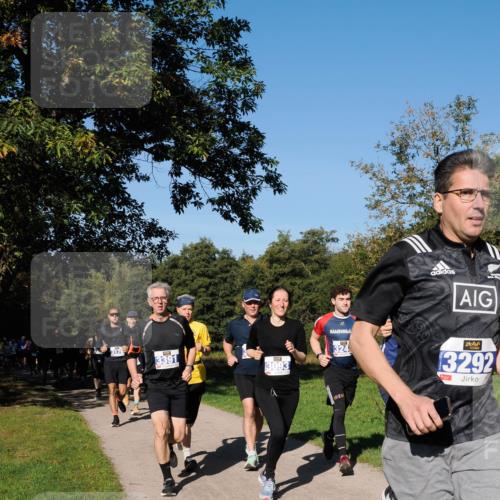 28.09.2025 - 33. Volkslauf durch das schöne Alstertal Fabian Wolf http://msf.ph/oto/8980184 28.09.2025 10:35:23 Laufen 3391, 3093, 324, 3292 meine-sportfotos.de