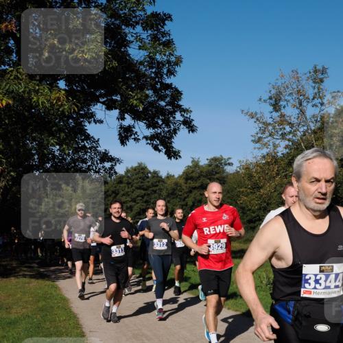 28.09.2025 - 33. Volkslauf durch das schöne Alstertal Fabian Wolf http://msf.ph/oto/8980220 28.09.2025 10:35:28 Laufen 3278, 3312, 3313, 3929, 3344 meine-sportfotos.de