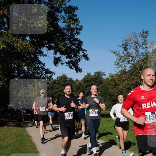28.09.2025 - 33. Volkslauf durch das schöne Alstertal Fabian Wolf http://msf.ph/oto/8980224 28.09.2025 10:35:29 Laufen 3278, 3313, 3312, 303, 3929 meine-sportfotos.de