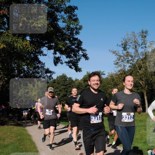 28.09.2025 - 33. Volkslauf durch das schöne Alstertal Fabian Wolf http://msf.ph/oto/8980230 28.09.2025 10:35:29 Laufen 3278, 3313, 3312 meine-sportfotos.de