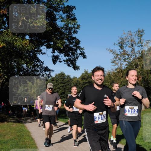 28.09.2025 - 33. Volkslauf durch das schöne Alstertal Fabian Wolf http://msf.ph/oto/8980231 28.09.2025 10:35:29 Laufen 3278, 3313, 30, 3312 meine-sportfotos.de