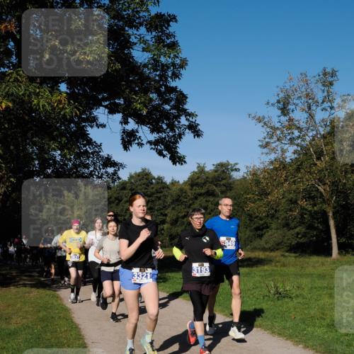 28.09.2025 - 33. Volkslauf durch das schöne Alstertal Fabian Wolf http://msf.ph/oto/8980267 28.09.2025 10:35:34 Laufen 3937, 3321, 3193, 049 meine-sportfotos.de