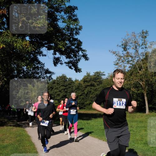 28.09.2025 - 33. Volkslauf durch das schöne Alstertal Fabian Wolf http://msf.ph/oto/8980338 28.09.2025 10:35:43 Laufen 3177, 3355, 3112 meine-sportfotos.de