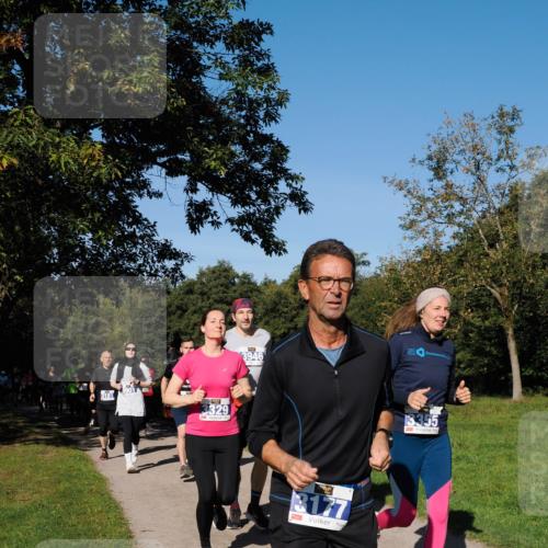 28.09.2025 - 33. Volkslauf durch das schöne Alstertal Fabian Wolf http://msf.ph/oto/8980347 28.09.2025 10:35:44 Laufen 3181, 3901, 3329, 3946, 3177, 3355 meine-sportfotos.de